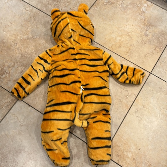 Qiaoniuniu Zebra  Costume  with Tail  New With Tag Fit size 2-3 - Picture 2 of 16